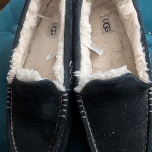 UGG ANSLEY Black Suede Slippers with White Fur Lining